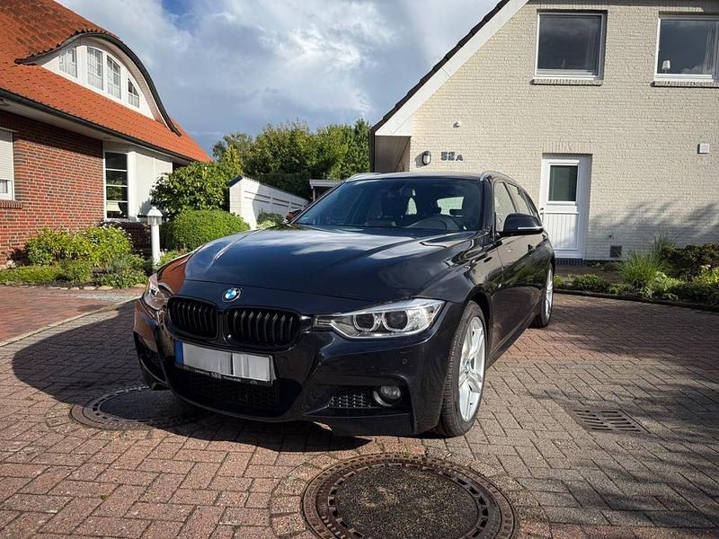 Schwarz Gebraucht 2014 BMW 320 M Sport Kombi | 11.990 € (Fairer Preis) - Bild 1/4