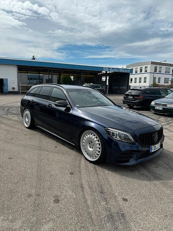 Blau Gebraucht 2019 Mercedes C300 Kombi | 26.499 € (Etwas zu teuer) - Bild 1/4