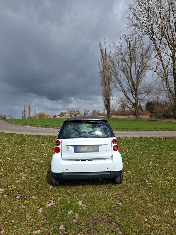 Gebraucht Smart ForTwo Coupé 61 PS (44 kW) 2011 Weiß Coupé