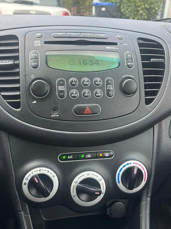 Gebraucht Hyundai i10 65 PS (47 kW) 2008 Rot Kleinwagen