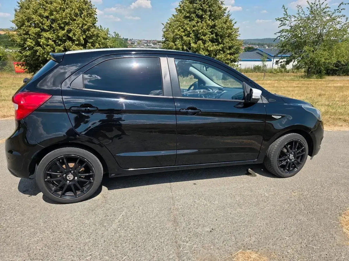 Gebraucht Ford Focus 86 PS (63 kW) 2017 Schwarz Kleinwagen