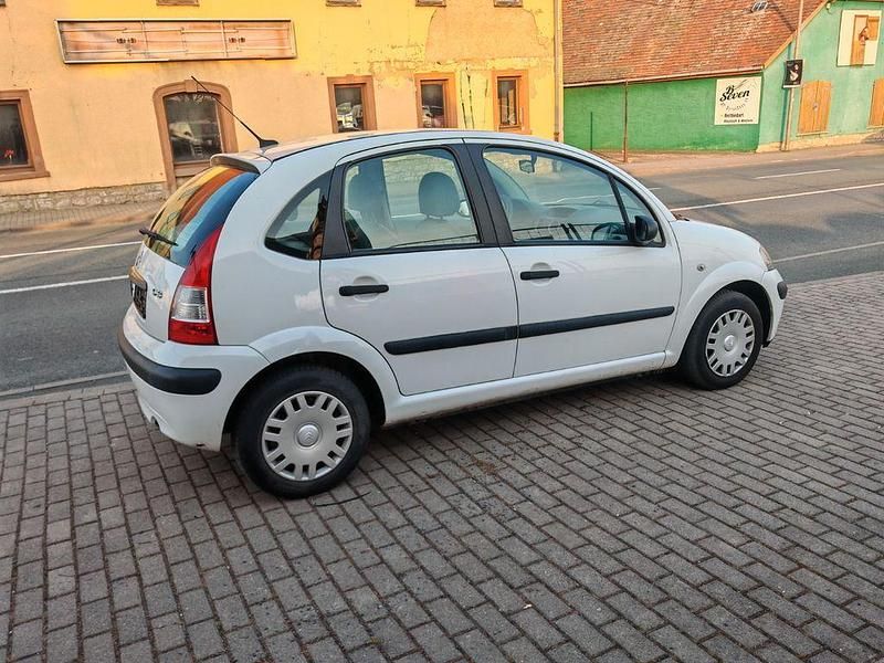 Gebraucht Citroën C3 Comfort 73 PS (53 kW) 2007 Weiß Limousine