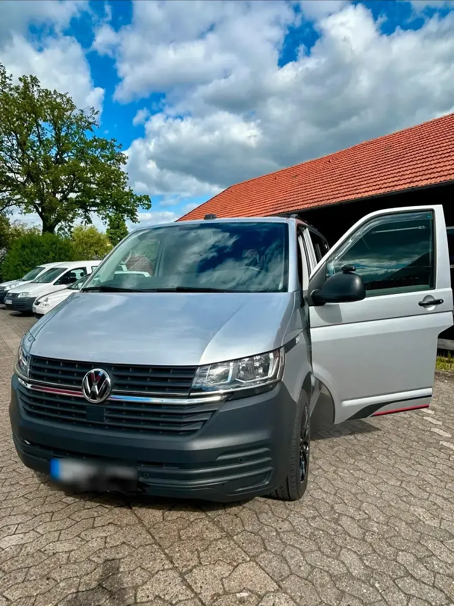 Gebraucht VW Multivan 150 PS (110 kW) 2021 Silber Van / Kleinbus