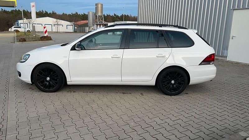 Gebraucht VW Golf VII 105 PS (77 kW) 2012 Weiß Kombi