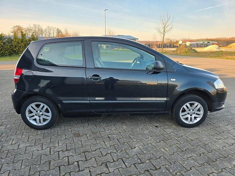 Gebraucht VW Fox Basis 69 PS (50 kW) 2006 Schwarz Kleinwagen