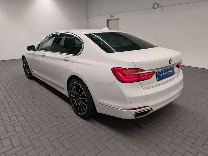 Gebraucht BMW 730 265 PS (194 kW) 2018 Weiß (alpinweiss) Limousine