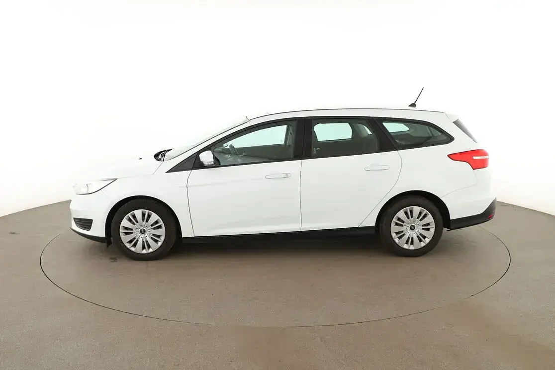 Gebraucht Ford Focus Trend 101 PS (74 kW) 2018 Weiß Kombi