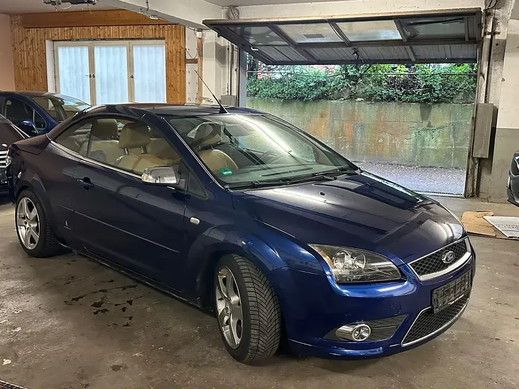 Gebraucht Ford Focus Cabriolet Titanium 145 PS (106 kW) 2008 Blau Cabrio