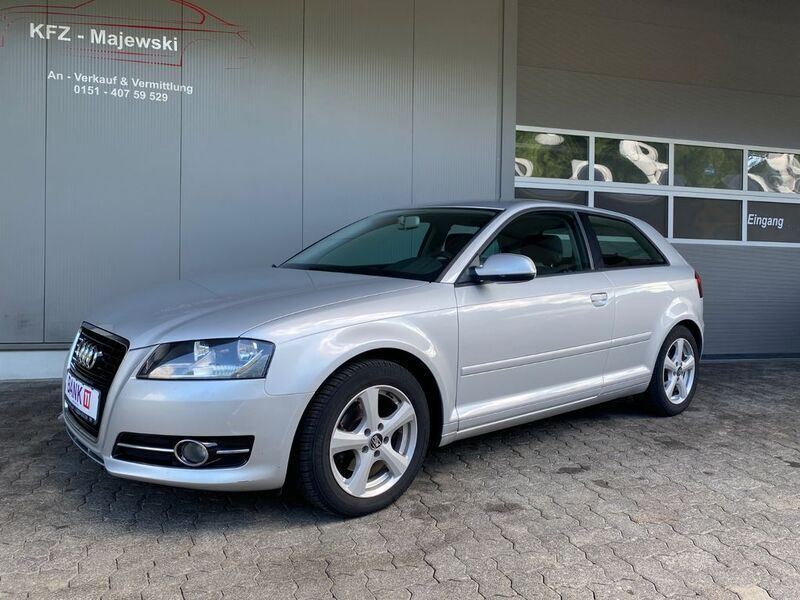 Silber Gebraucht 2012 Audi A3 Attraction Kleinwagen | 7.350 € (Guter Preis) - Bild 1/4