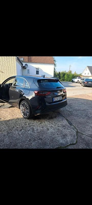 Gebraucht Kia Ceed 140 PS (102 kW) 2021 Schwarz Kleinwagen