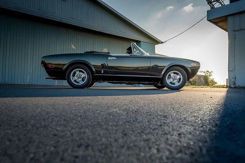 Schwarz Gebraucht 1982 Fiat 124 Cabrio | 16.900 € - Bild 1/4