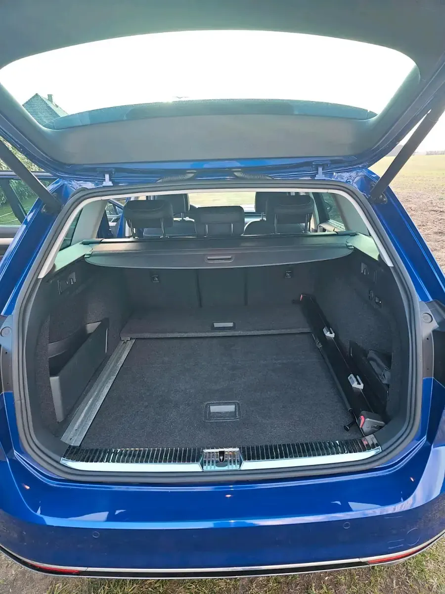 Gebraucht VW Passat Elegance 200 PS (147 kW) 2021 Blau Kombi