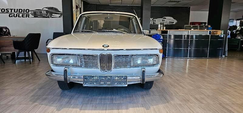 Weiß Gebraucht 1967 BMW 2000 Limousine | 11.000 € - Bild 1/4