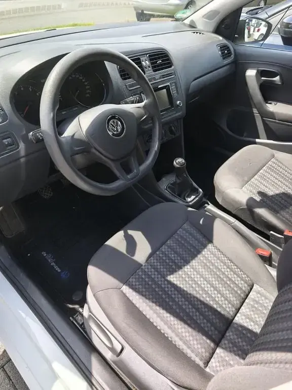 Gebraucht VW Polo Trendline 60 PS (44 kW) 2015 Weiß Limousine