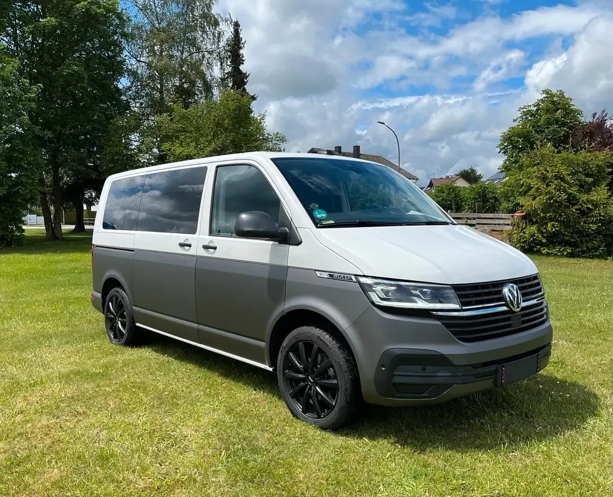 Gebraucht VW Multivan Trendline 150 PS (110 kW) 2021 Weiß Van / Kleinbus