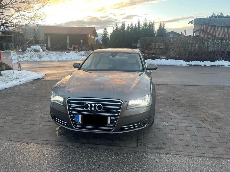 Braun Gebraucht 2012 Audi A8 Ambiente Limousine | 24.880 € (Etwas zu teuer) - Bild 1/4