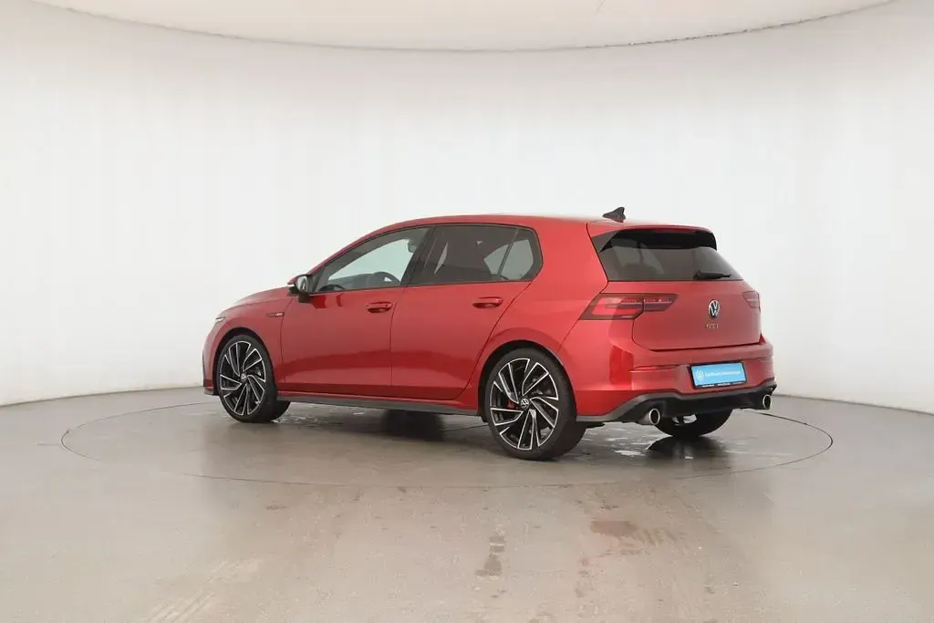 Second-hand VW Golf VIII GTI 245 CP (180 kW) 2023 Roșu Berlinǎ