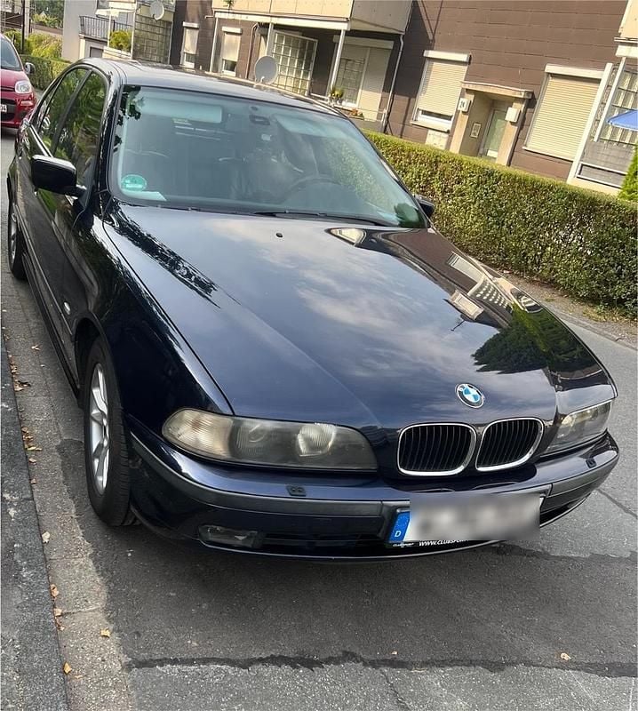 Blau Gebraucht 1998 BMW 520 Limousine | 7.999 € - Bild 1/4