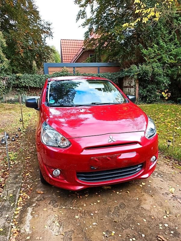 Rot Gebraucht 2015 Mitsubishi Space Star Classic Collection Kleinwagen | 4.500 € (Etwas zu teuer) - Bild 1/4