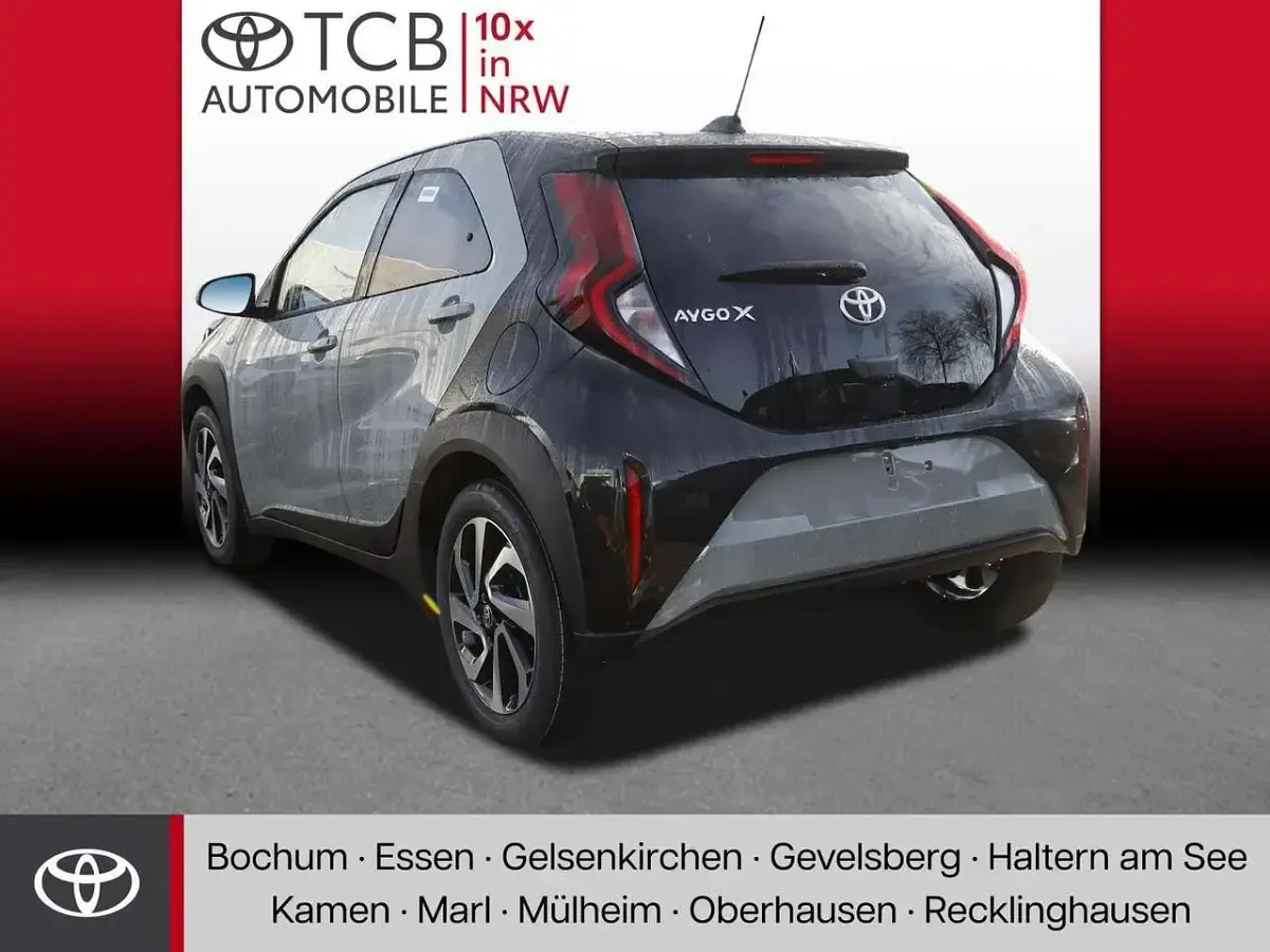 Neu Toyota Aygo X 72 PS (52 kW) 2026 Grau SUV