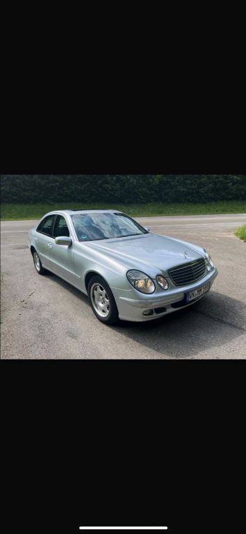 Silber Gebraucht 2005 Mercedes E200 Classic Limousine | 3.900 € (Superpreis) - Bild 1/4
