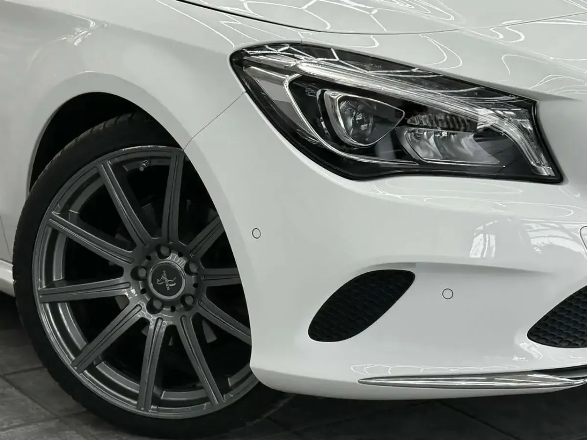 Gebraucht Mercedes CLA180 Urban 122 PS (89 kW) 2019 Polarweiss  unilack Coupé