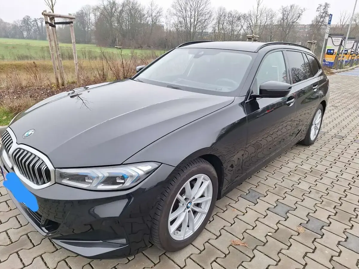Gebraucht BMW 318 156 PS (114 kW) 2024 Black sapphire metallic Kombi