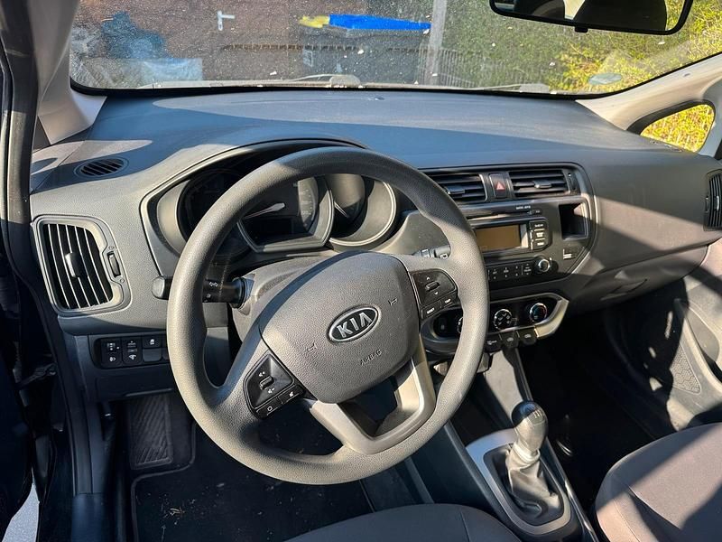 Gebraucht Kia Rio 75 PS (55 kW) 2012 Schwarz Kleinwagen