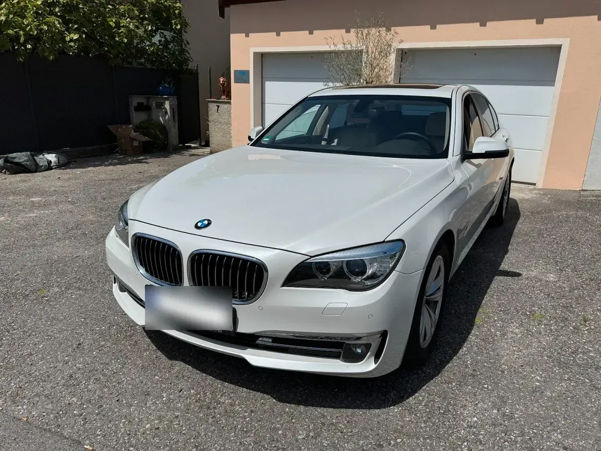 Gebraucht BMW 740 320 PS (235 kW) 2013 Weiß Limousine