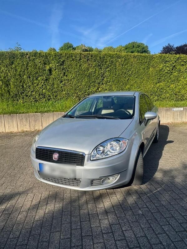Silber Gebraucht 2010 Fiat Linea Limousine | 3.300 € - Bild 1/4