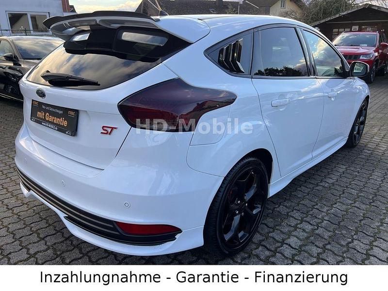 Usata Ford Focus ST 185 CV (136 kW) 2017 Bianco Berlina