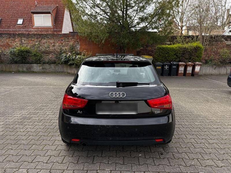 Second-hand Audi A1 Attraction 105 CP (77 kW) 2010 Negru Hatchback