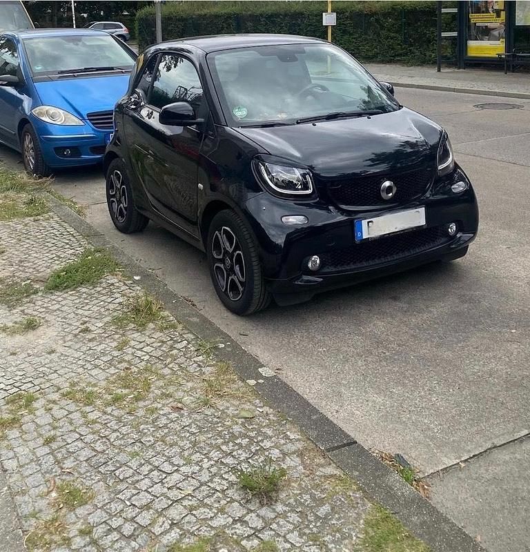 Schwarz Gebraucht 2018 Smart ForTwo Coupé Kleinwagen | 12.500 € - Bild 1/2