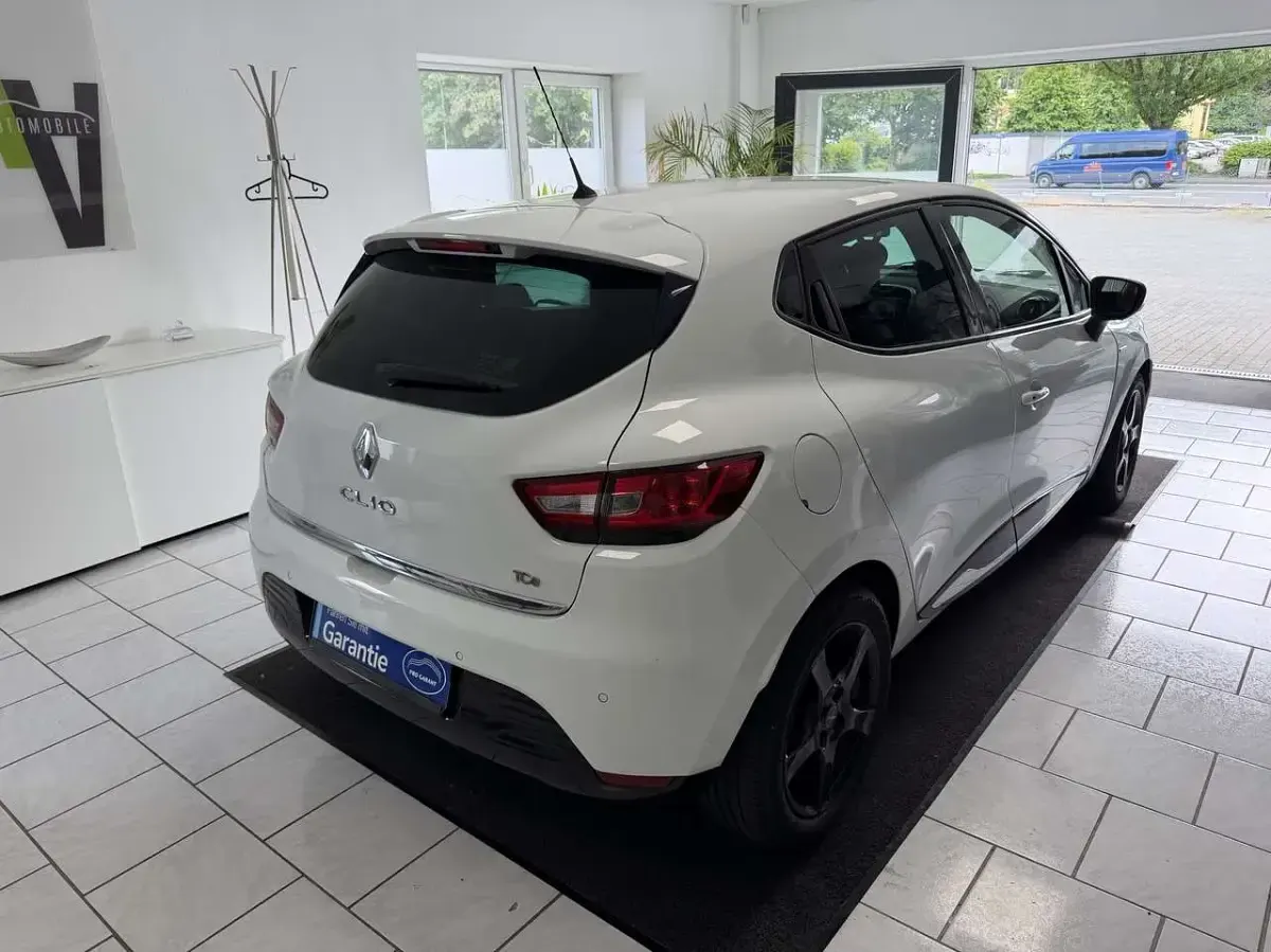 Gebraucht Renault Clio LIMITED 90 PS (66 kW) 2015 Gletscherweiss Kleinwagen
