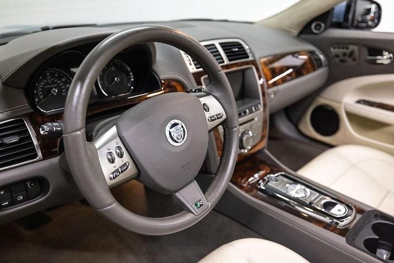 Gebraucht Jaguar XKR 551 PS (405 kW) 2011 Blau Cabrio