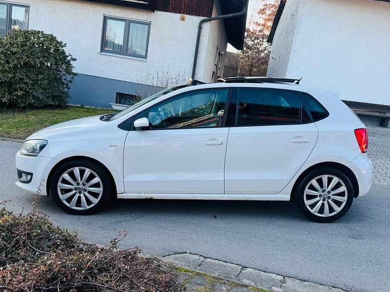 Gebraucht VW Polo Life 90 PS (66 kW) 2013 Weiß Kleinwagen