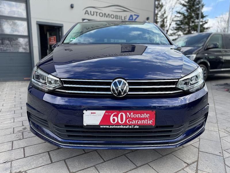 Gebraucht VW Touran Active 150 PS (110 kW) 2022 Atlantik blue metallic Van / Kleinbus