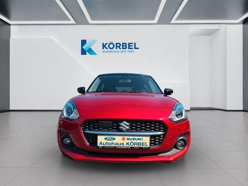 Gebraucht Suzuki Swift Comfort+ 83 PS (61 kW) 2021 Burning red / black Kleinwagen