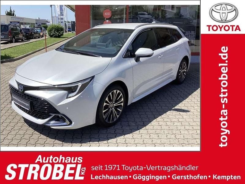 Schneeweiß Gebraucht 2023 Toyota Corolla Team Kombi | 27.480 € (Fairer Preis) - Bild 1/4