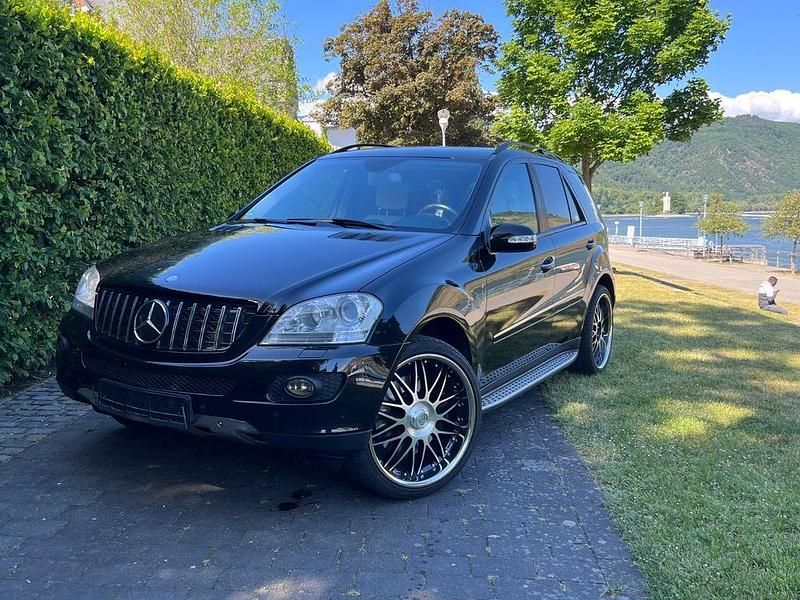 Schwarz Gebraucht 2008 Mercedes ML500 SUV | 12.900 € (Etwas zu teuer) - Bild 1/4