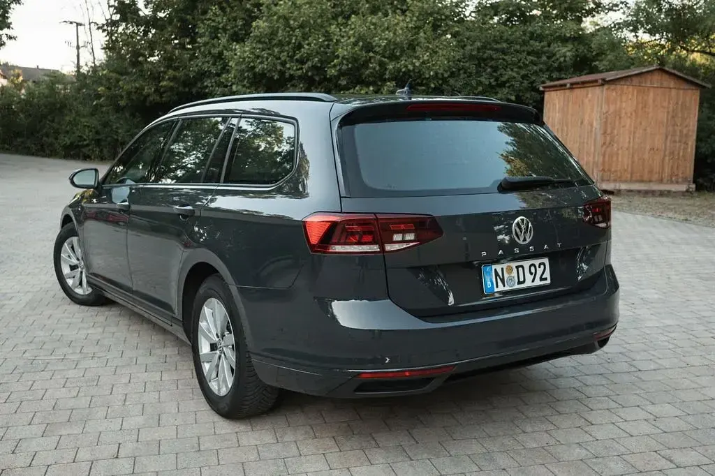 Gebraucht VW Passat 150 PS (110 kW) 2020 Grau Kombi
