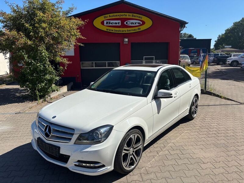 Frost weiß (metallic) Gebraucht 2013 Mercedes C180 Avantgarde Limousine | 14.500 € (Fairer Preis) - Bild 1/4