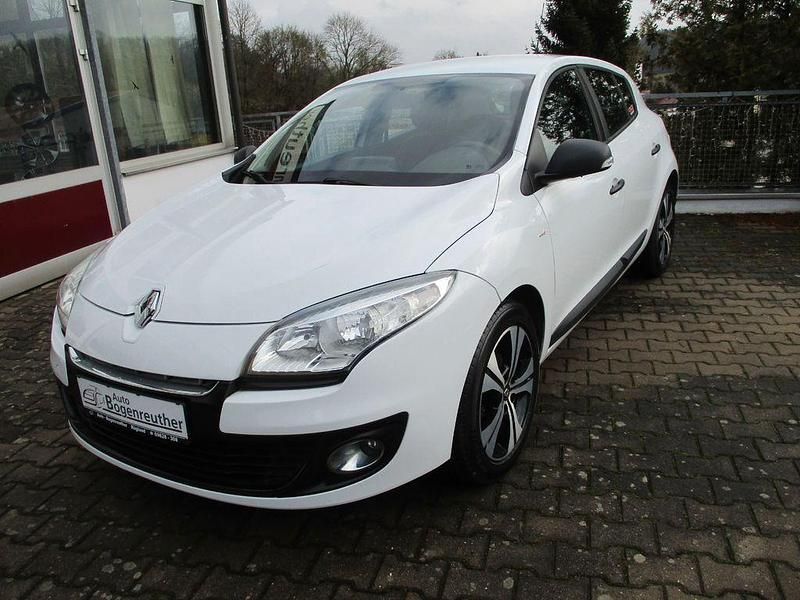 Weiß Gebraucht 2013 Renault Mégane Limousine | 5.890 € - Bild 1/4