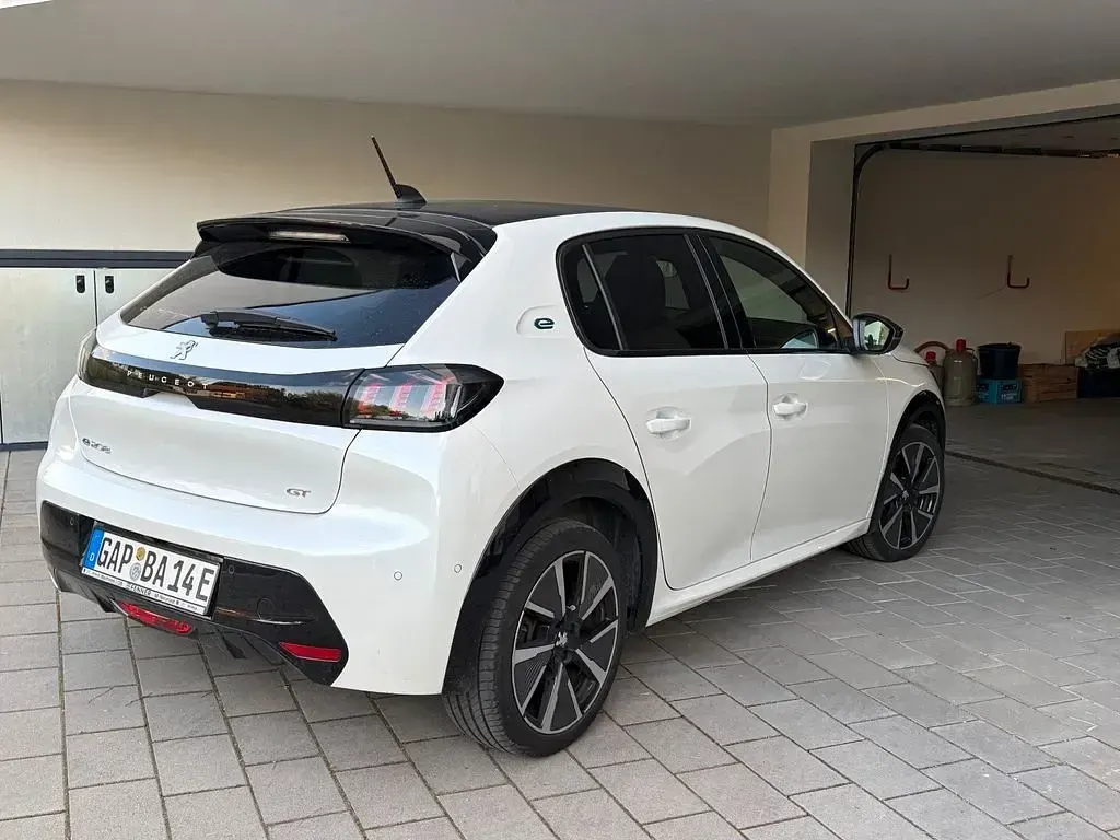 Gebraucht Peugeot e-208 GT 100 kW (136 PS) 2022 Weiß Kleinwagen