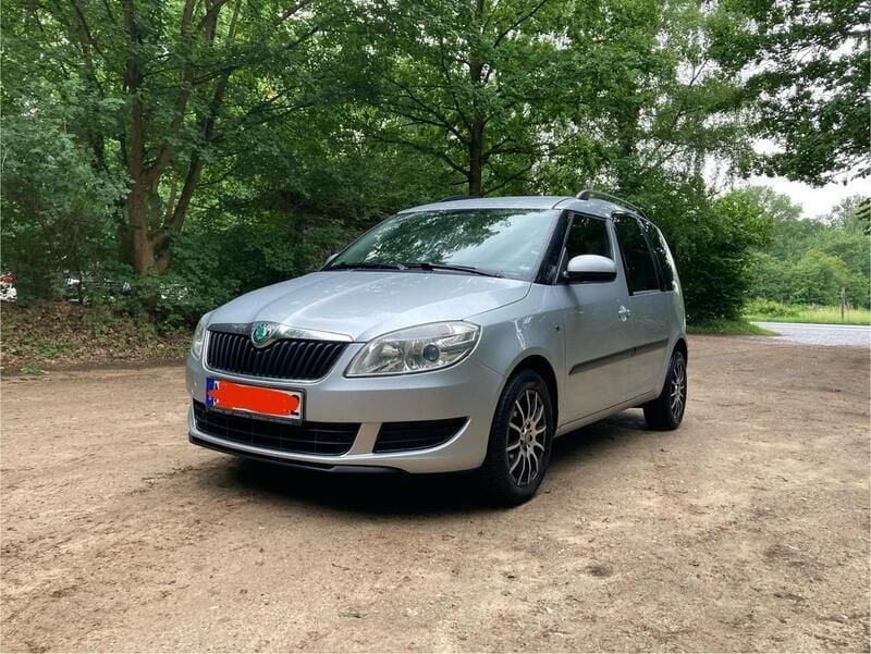 Grau Gebraucht 2011 Skoda Roomster Kombi | 2.850 € - Bild 1/4