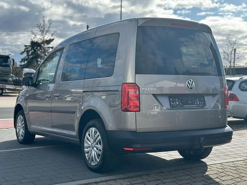 Gebraucht VW Caddy Trendline 125 PS (91 kW) 2017 Mojavebeige Van / Kleinbus
