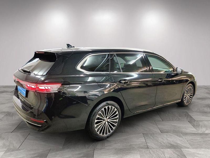 Gebraucht VW Passat Elegance 193 PS (141 kW) 2025 Grenadillschwarz metallic Kombi