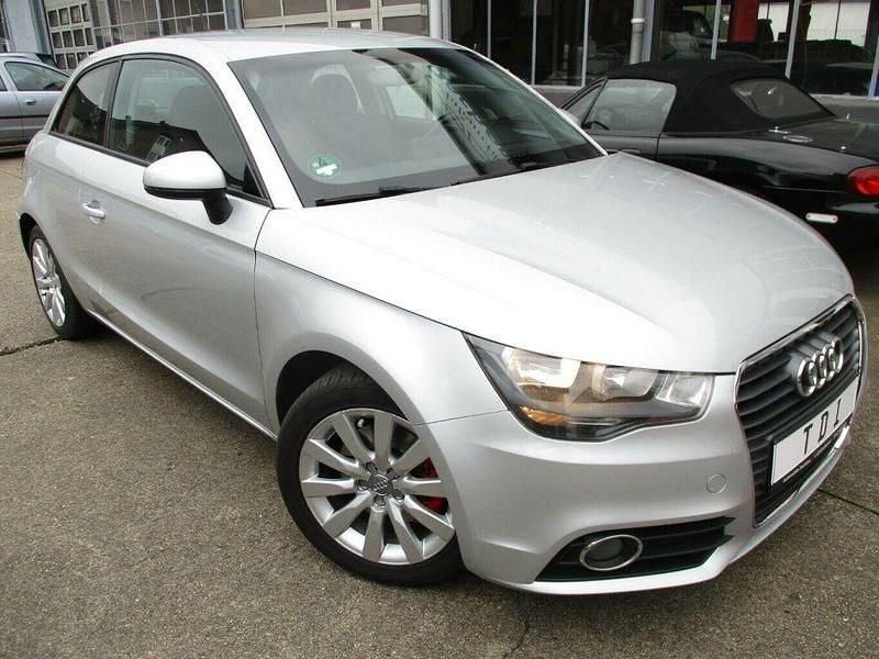Gebraucht Audi A1 Attraction 105 PS (77 kW) 2010 Eissilber perleffekt (metallic) Limousine