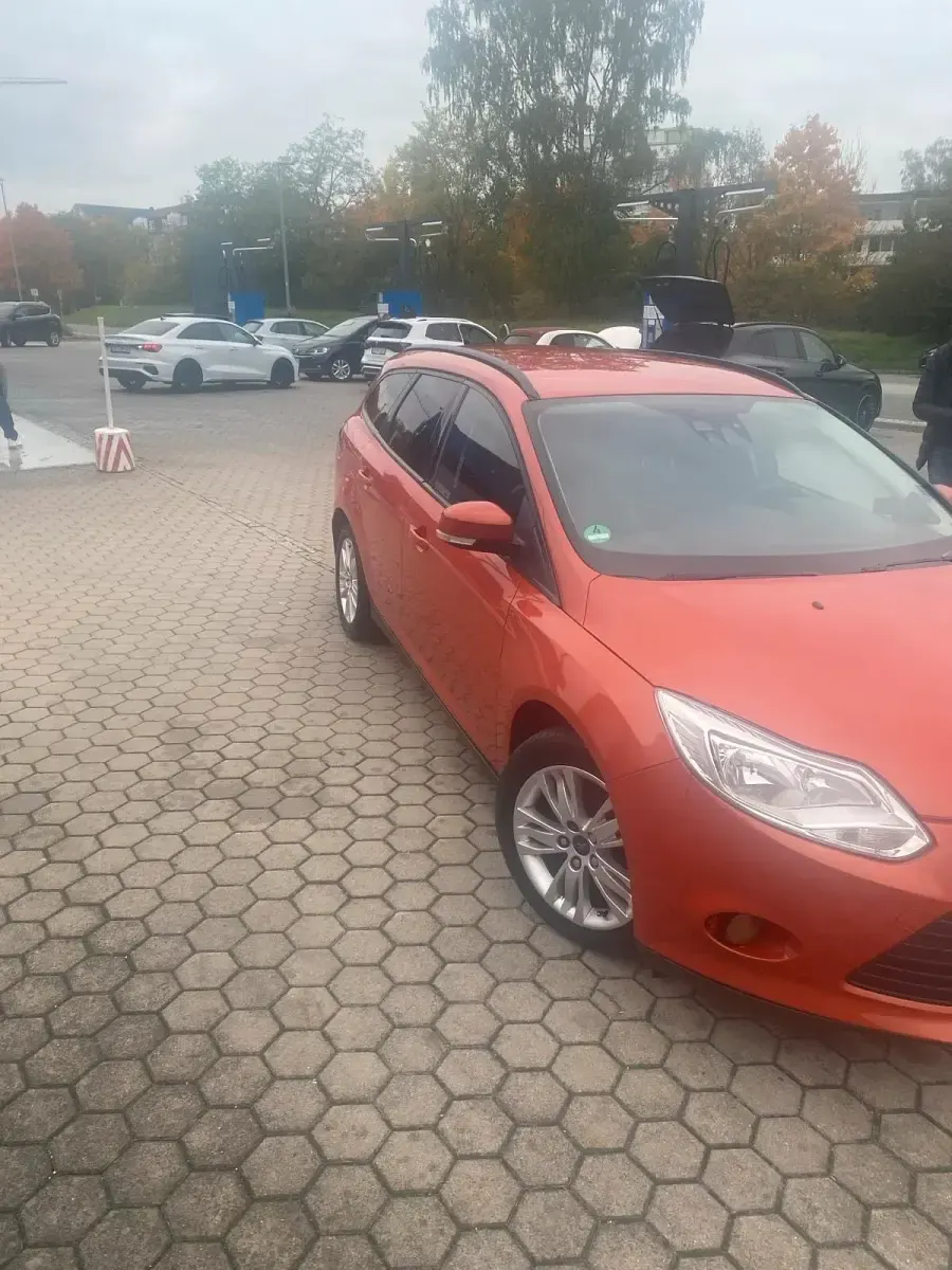 Używany Ford Focus 116 KM (85 kW) 2011 Pomarańczowy Sedan/Limuzyna