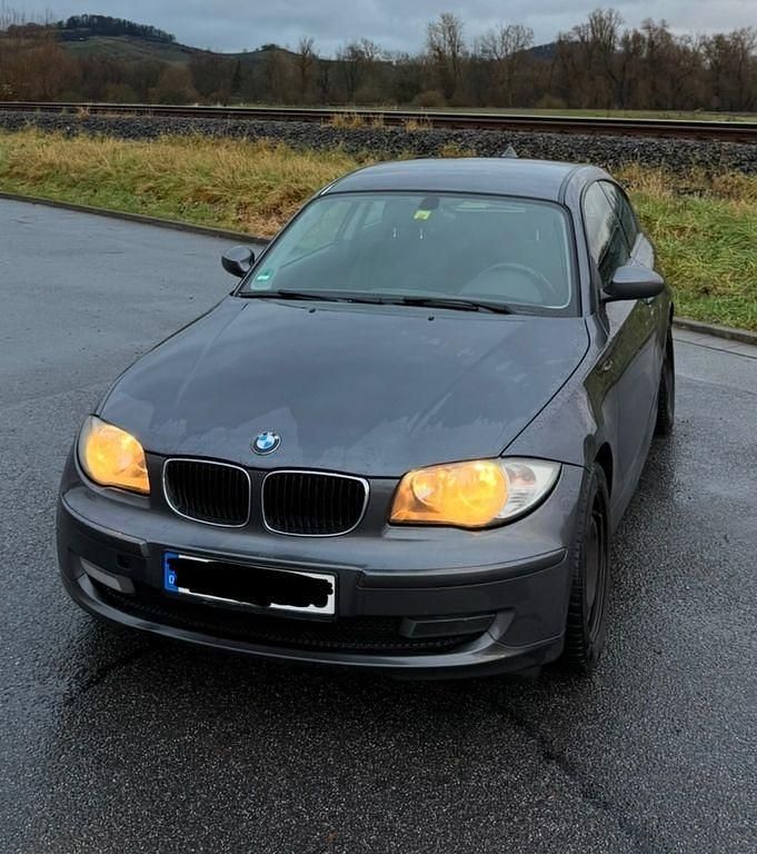 Grau Gebraucht 2008 BMW 118 Kleinwagen | 2.700 € (Guter Preis) - Bild 1/4